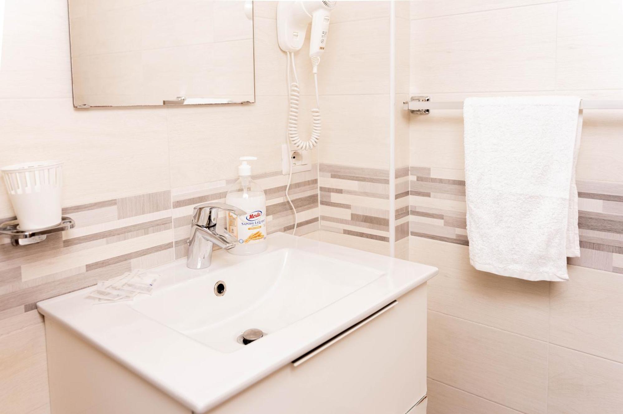 Casa Vacanze Alma B&B Grazioso Appartamento Sul Lungomare Di Pozzuoli A 300Mt Dal Centro E Dal Rione Terra By Movery Bagian luar foto